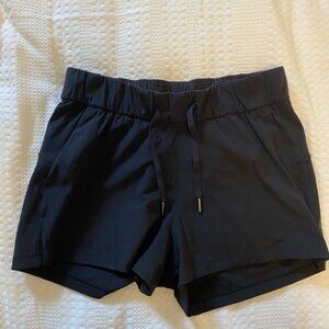 Lululemon On The Fly Shorts 2.5"